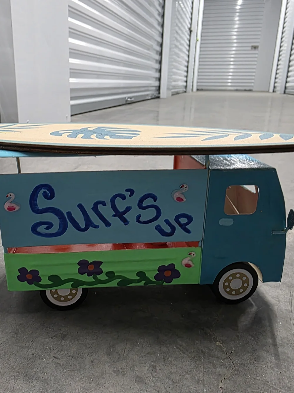Surf's Up Decor Surfboard Van - Blue & Green